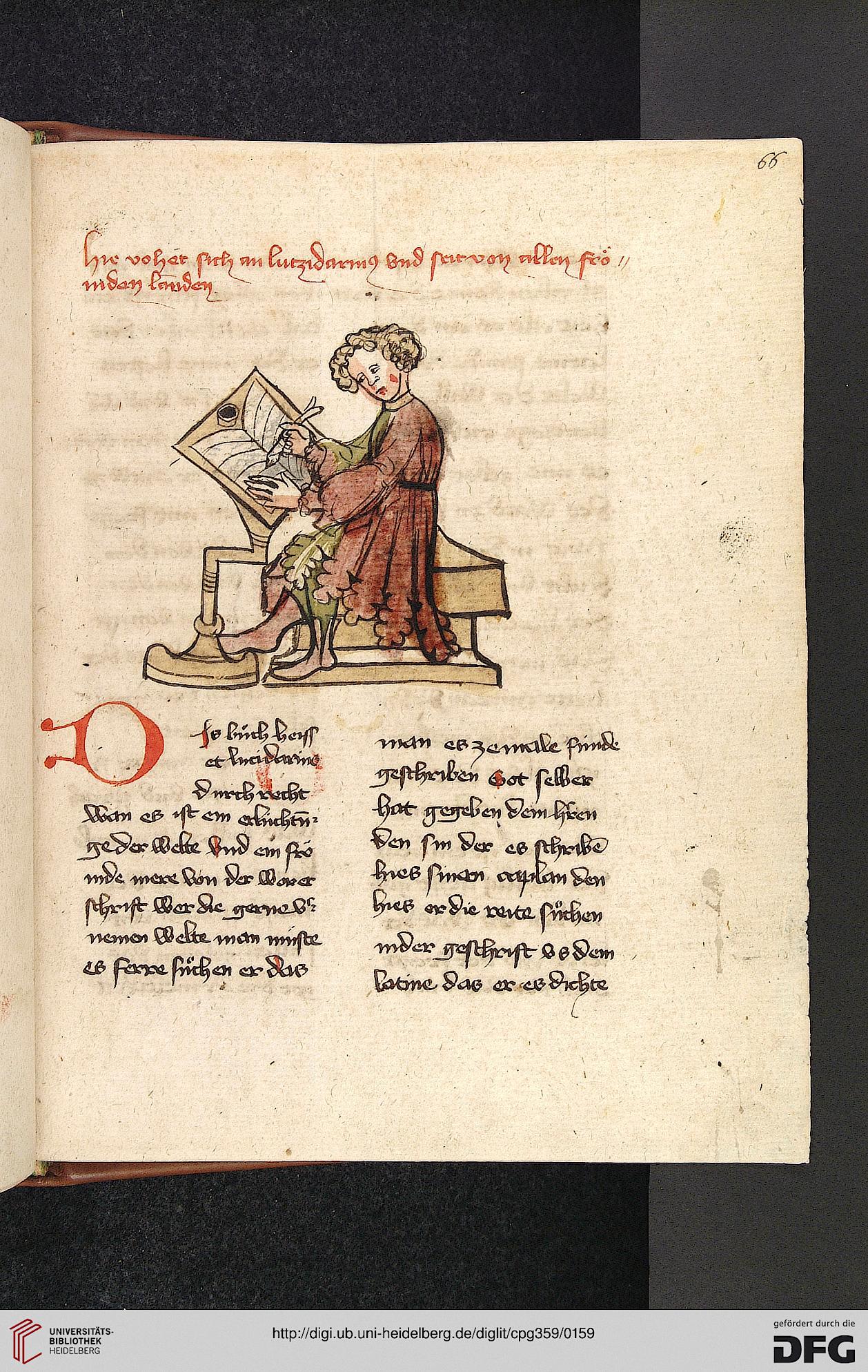 Handschriftenseite mit einigen Zeilen altem Text und einem Bild: Ein Mensch sitzt mit einem Stift in der Hand an einem Schreibpult, auf dem ein aufgeschlagenes Buch mit vorgezeichneten Linien liegt.